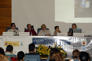 Vista general de los participantes en la mesa redonda